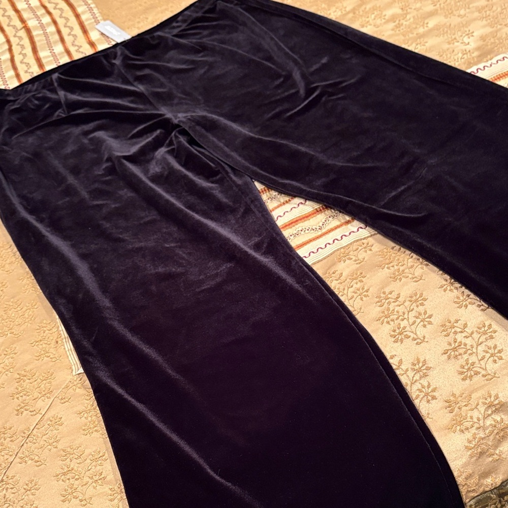 NWT Chico’s Luxurious Black Velvet Pants, “No Tummy,” Polyester Blend, 2R (12)